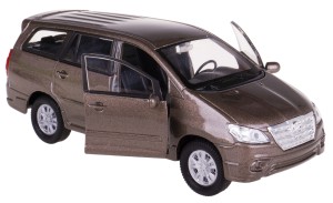 TOYOTA INNOVA MODEL METALOWY WELLY 1:34/39 BRĄZ