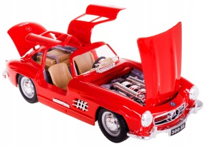 MERCEDES-BENZ 300SL MODEL METAL BBURAGO 1:24 CZERW
