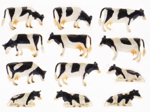 KROWA ZESTAW FIGUREK 12SZT 1:32 ŁACIATE KIDS GLOBE