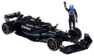 MERCEDES W14 E BOLID F1 MODEL METALOWY BBURAGO 1:24 #63 G.RUSSELL z figurką