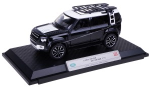 LAND ROVER DEFENDER 110 1:24 MODEL METAL ŚWIATŁO DŹWIĘK BLACK PODSTAWKA BOX